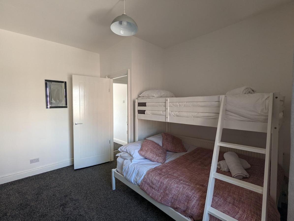 Seymour Home Free Allocated Parking Blackpool Exterior photo