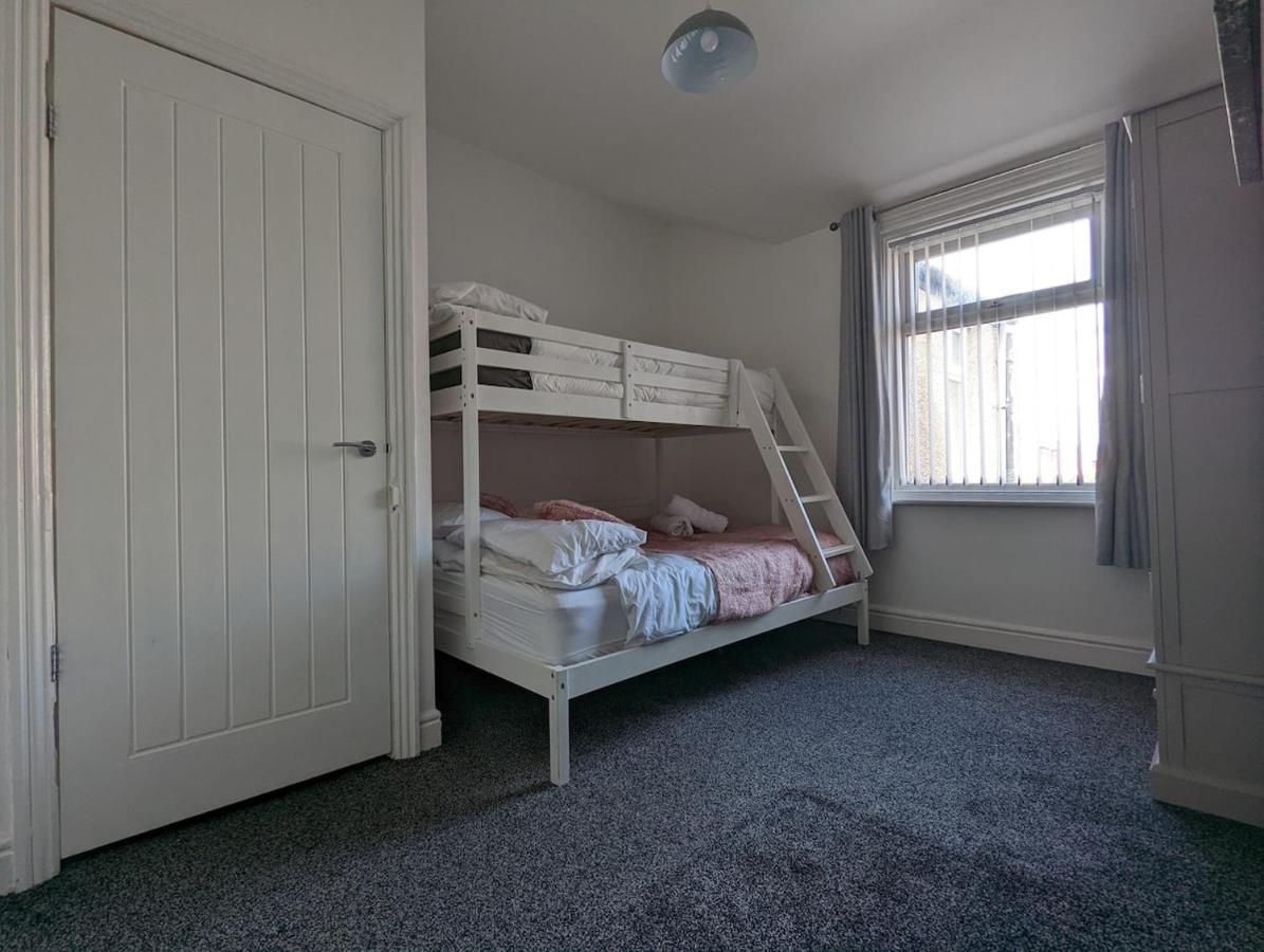 Seymour Home Free Allocated Parking Blackpool Exterior photo